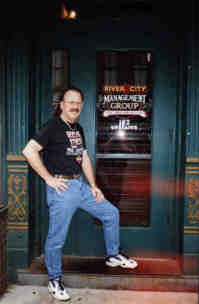 dave3.jpg (6464 bytes)